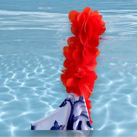 NEW Blue & White Porcelain Petal Sleeve Swimsuit Size Small w/ Sarong OS - Picture 4 of 12